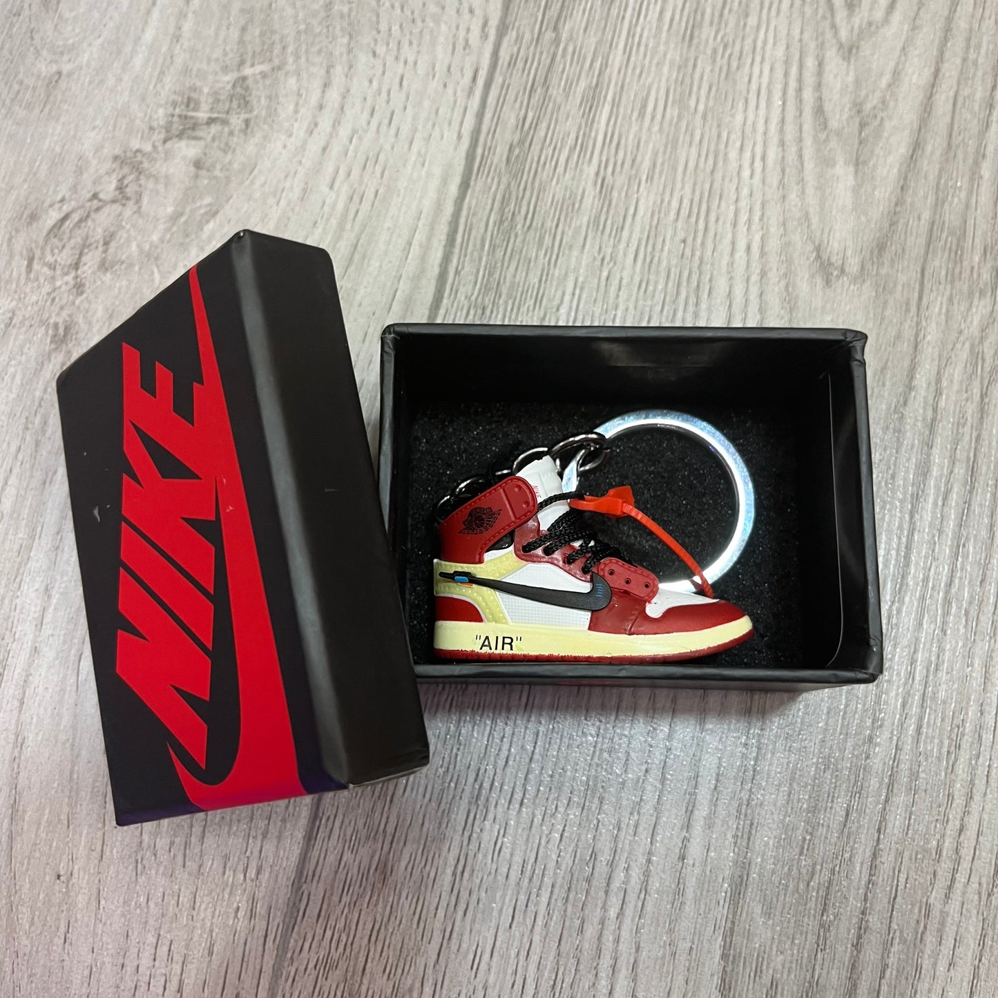 Keychai Jordan 1 Retro High x Off-White Chicago