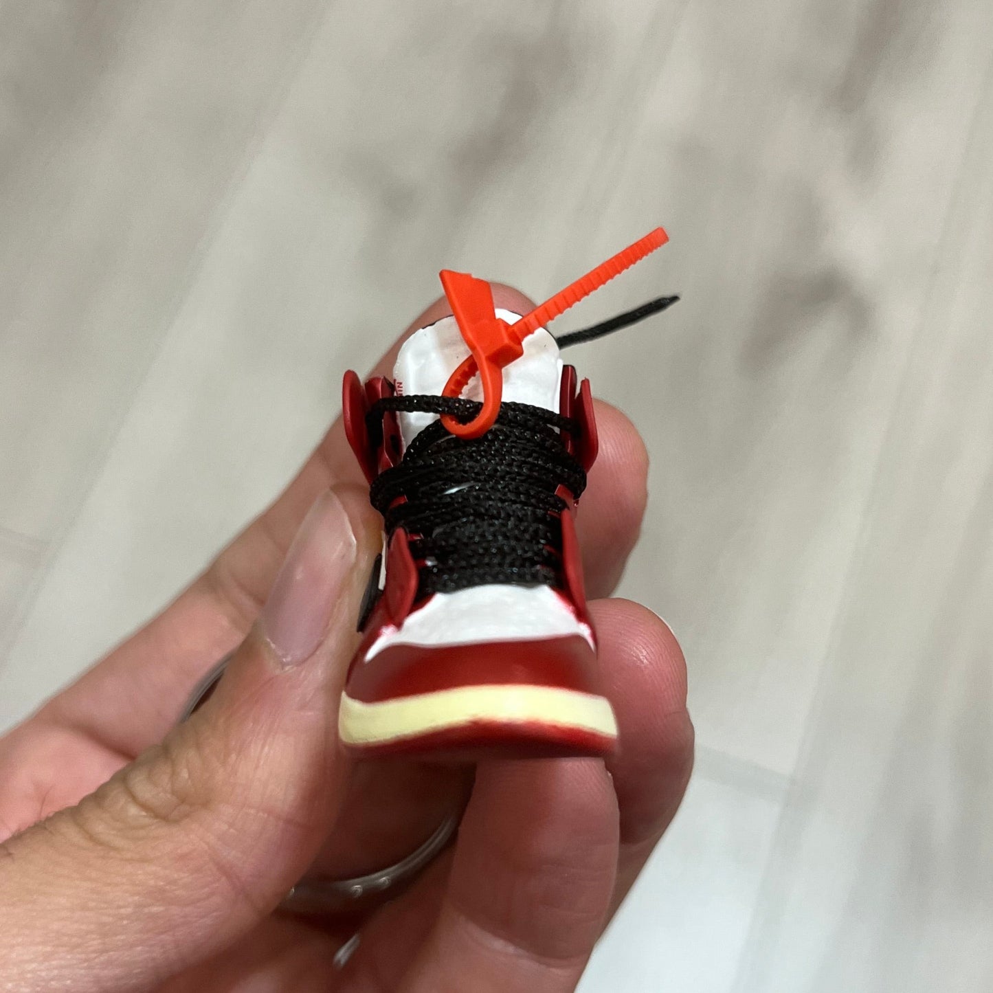 Keychai Jordan 1 Retro High x Off-White Chicago