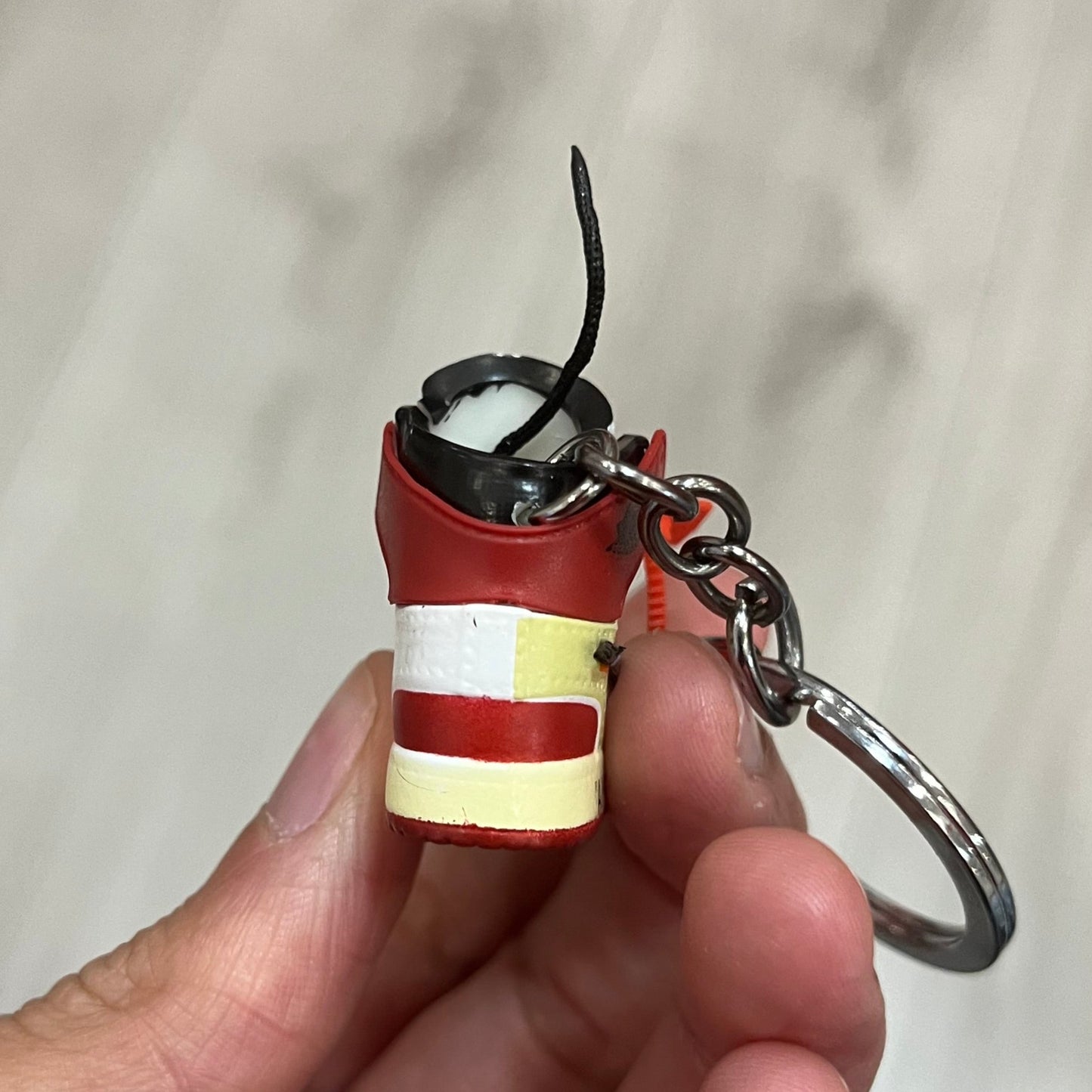 Keychai Jordan 1 Retro High x Off-White Chicago