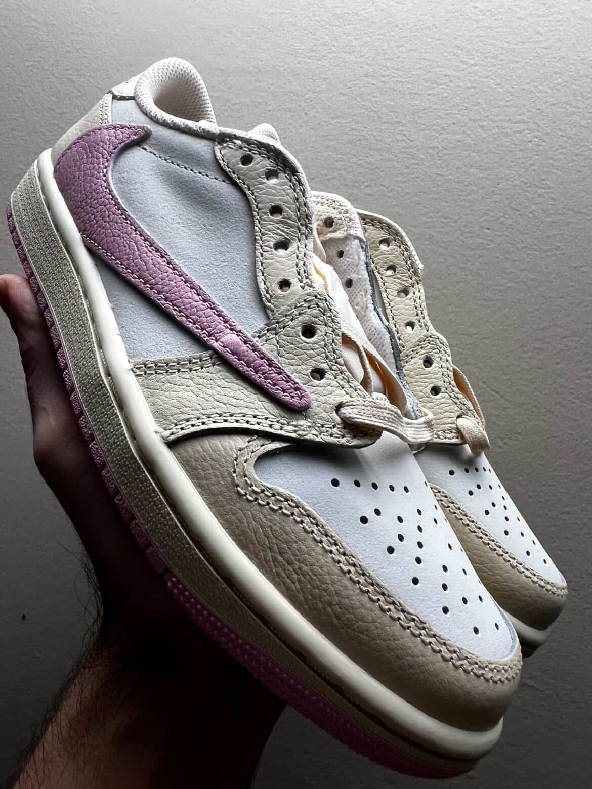 AIR JORDAN 1 LOW X TRAVIS SCOTT “SHY PINK”
