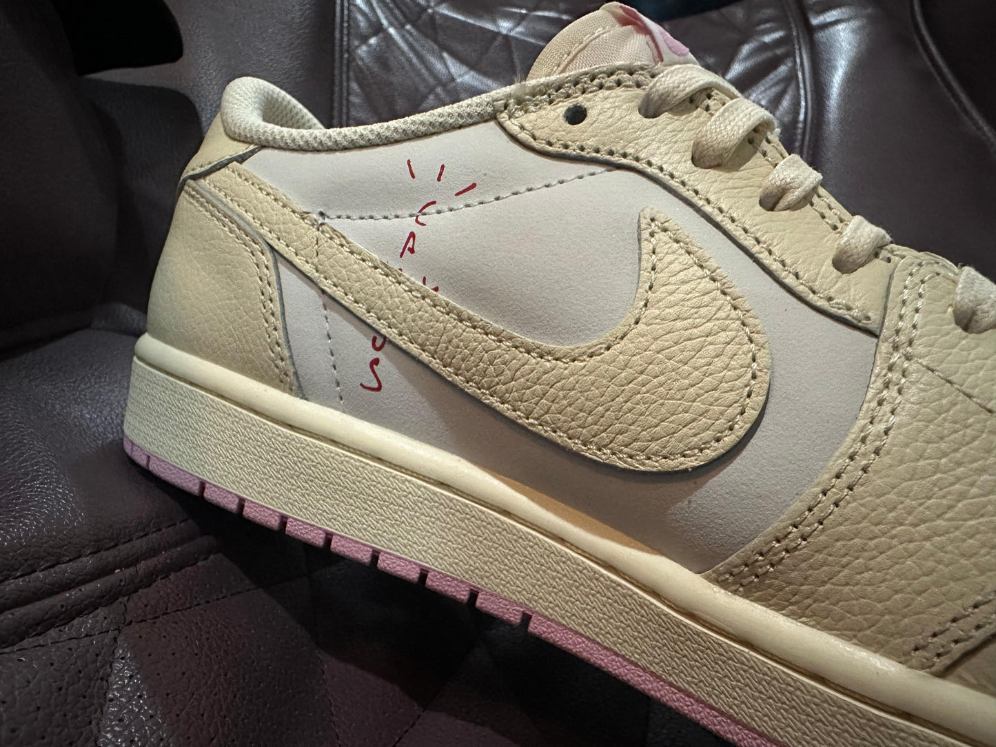 AIR JORDAN 1 LOW X TRAVIS SCOTT “SHY PINK”