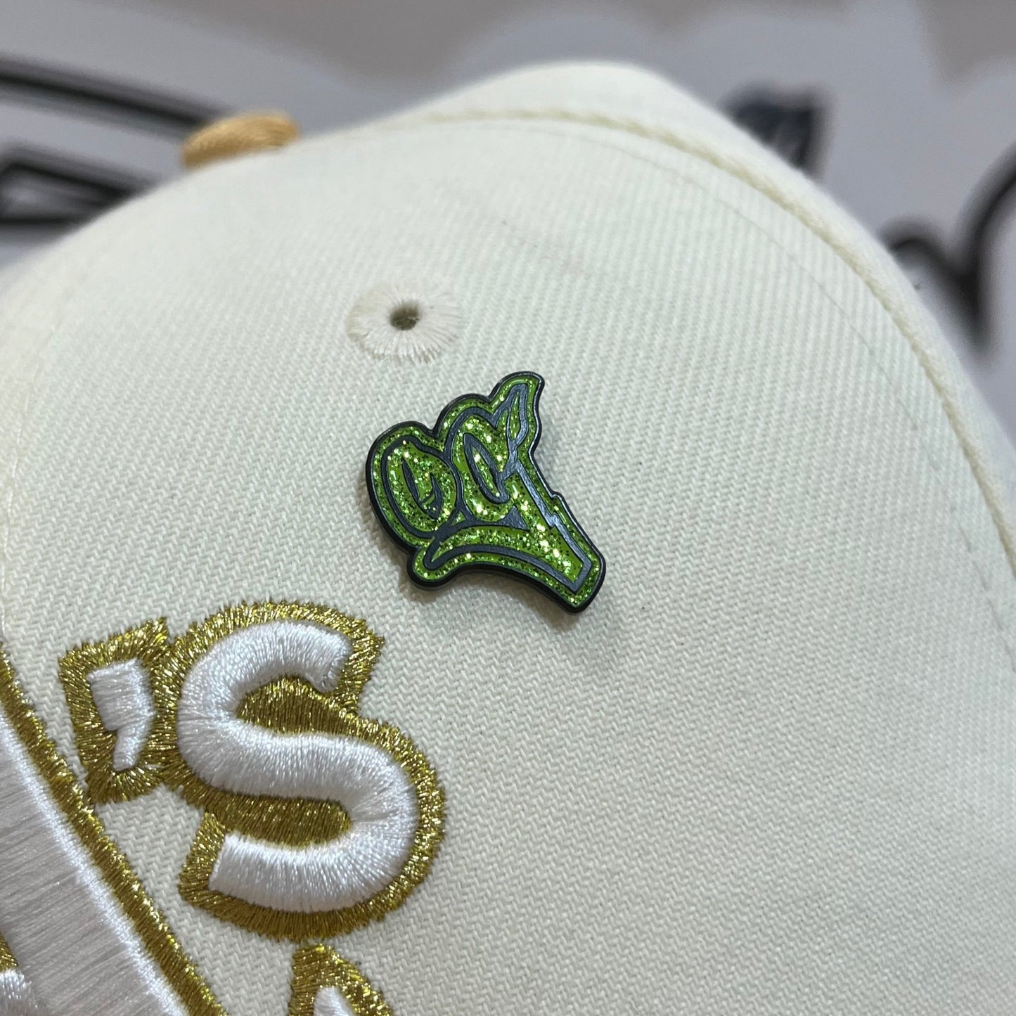 Pins OG Light Green Glitter