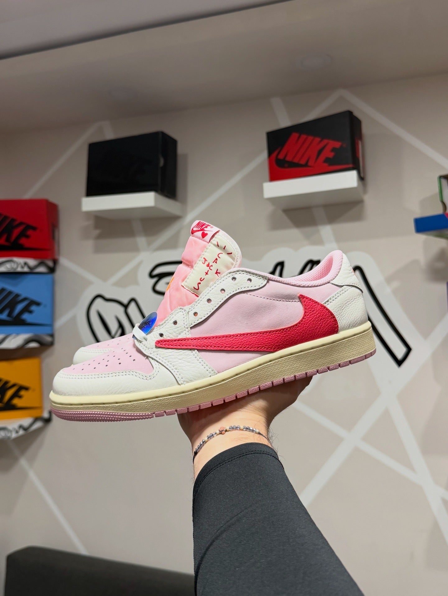 AIR JORDAN 1 LOW X TRAVIS SCOTT “TROPICAL PINK”