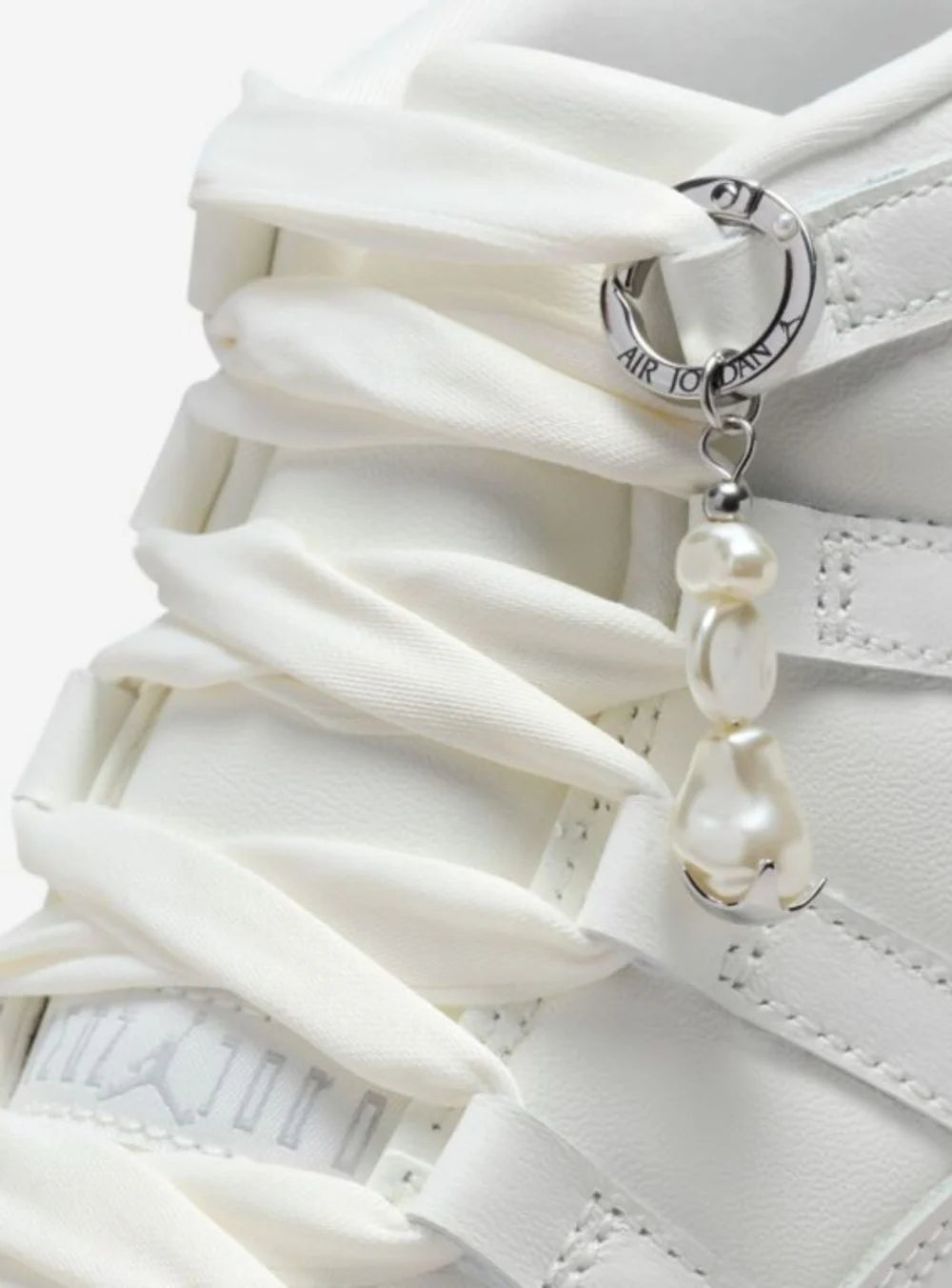 AIR JORDAN 11 RETRO PEARL (W)