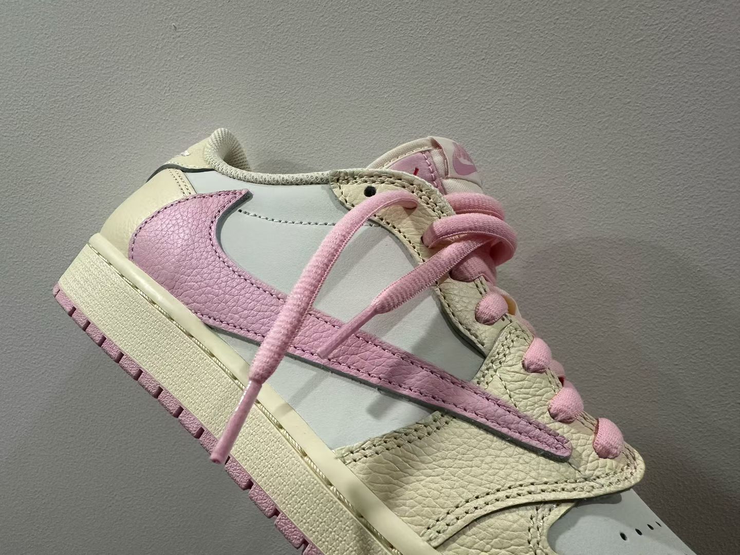 AIR JORDAN 1 LOW X TRAVIS SCOTT “SHY PINK”