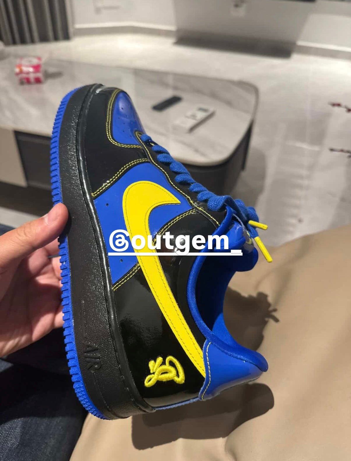 NIKE AIR FORCE 1 LOW CENTRAL CEE FRIENDS & FAMILY BLACK OPTIC YELLOW