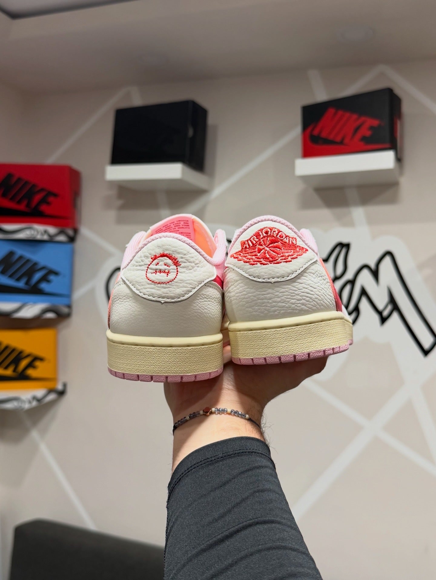 AIR JORDAN 1 LOW X TRAVIS SCOTT “TROPICAL PINK”